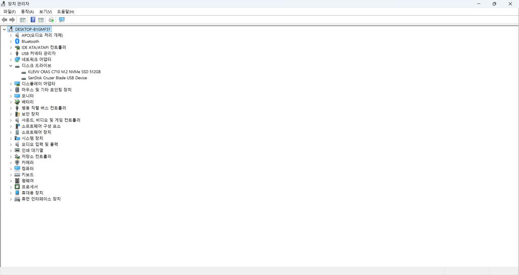 Windows 11 장치 관리자에서 USB 메모리가 디스크 드라이브로 인식된 화면